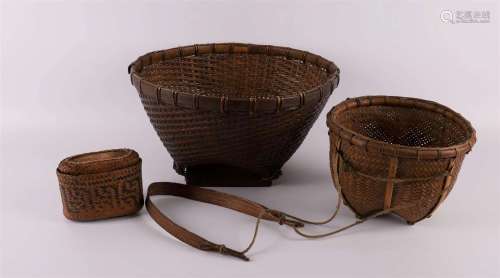 一套三只编织的池花竹篮，日本，19世纪，共。3x.