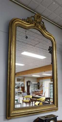 一面鏡子，鍍金飾物框架，鐵製皇冠，19世紀，高146 x 寬95厘米。