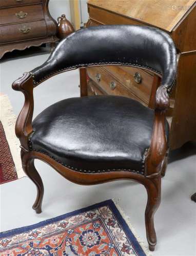 一把半圆形的红木办公椅，配以黑色皮革装饰，荷兰，19世纪威廉三世。