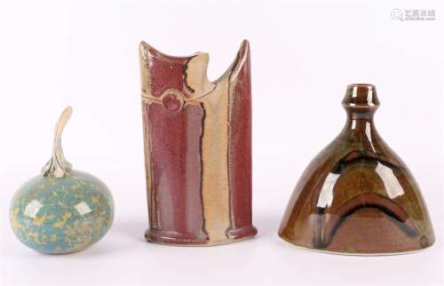 大量的各种现代陶瓷，如Melis van der Sluis(Bolsward 1930-)，到。3x.(1x胶合)