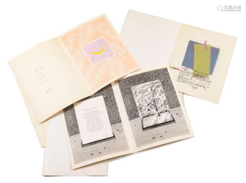 比利时艺术，1979年作品集编号89/100由Robert BRUYNINCKX(1946年)、Hélène KEIL(1948年)、Paul LEMBOURG(1948年)、MARCASE(1946年)、Michel MINEUR(1948年)和Alain WINANCE(1946年)小组成员制作。包含六幅绢本画，每幅都用铅笔签名，并附有一首诗（印刷品）每张40 x 60厘米， （封面上有褶皱和痕迹，内含绢本画）比利时皇家美术馆保存有类似的副本，目录号为11415 /1-6。