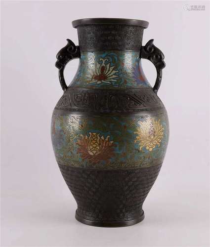 青銅圓柱形耳狀花瓶，日本，明治，約1900年，高30.5厘米。