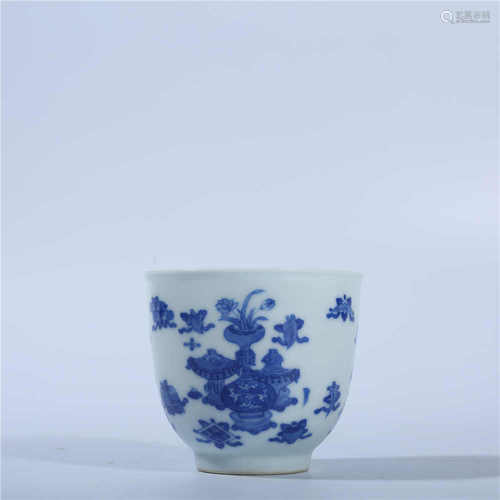 Qing Dynasty Yongzheng blue and white flower cup