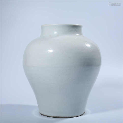 The white glaze jar in Ming Dynasty