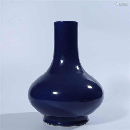 Qing Dynasty Yongzheng blue glazed bottle