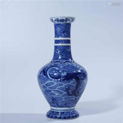 Qing Dynasty Yongzheng blue and white dragon vase