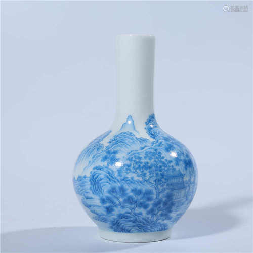 The bottle with blue and white landscape pattern in Qianlong in Qing Dynasty