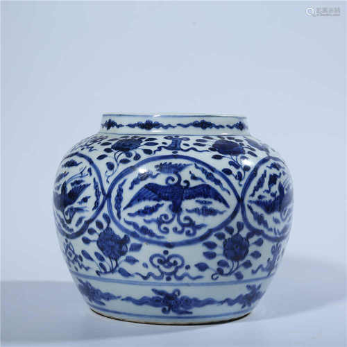 Jiajing blue and white pot in Ming Dynasty