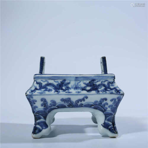 Blue and white dragon pattern censer in Wanli of Ming Dynasty