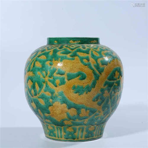 Wanli green bottom yellow color dragon pot in Ming Dynasty