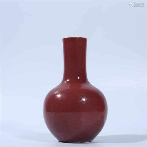 The red glaze sky ball bottle of Qianlong in Qing Dynasty