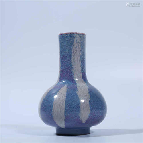 Qing Dynasty Yongzheng blue glazed bottle