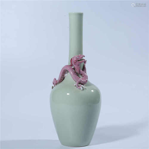 Qing Dynasty Qianlong Douqing glaze bottle