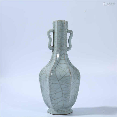 Qing Dynasty Yongzheng imitation Ge glaze double ear bottle