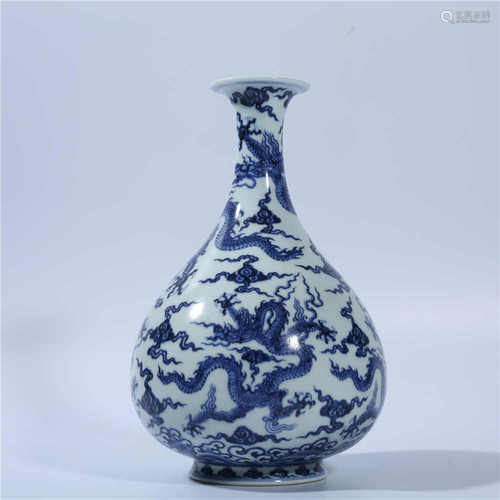 Blue and white jade pot spring bottle with dragon pattern in Ming Dynasty