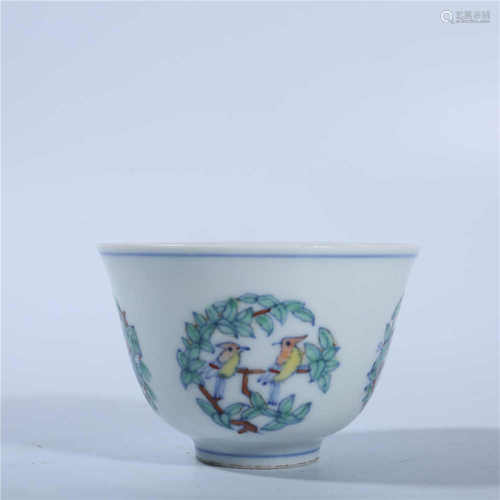 Chenghua famille rose cup in Ming Dynasty