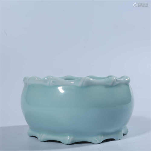 Qing Dynasty Qianlong green glazed Basin