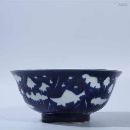 Xuande blue glazed fish and algae bowl in Ming Dynasty