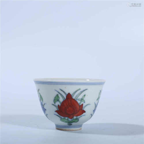 Chenghua famille rose cup in Ming Dynasty