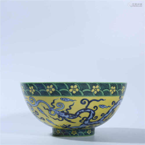 Zhengde blue and white dragon bowl with yellow background in Ming Dynasty