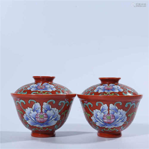 A pair of flower covered bowls in Qianlong of Qing Dynasty