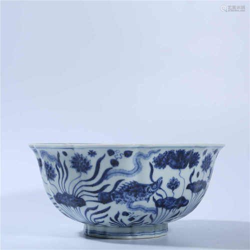 Xuande blue and white fish and algae bowl in Ming Dynasty