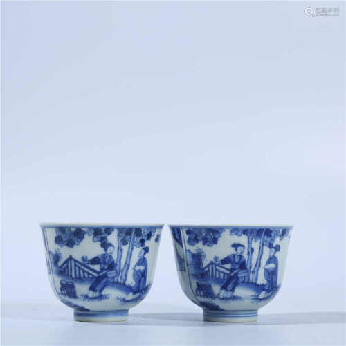 A pair of green flower cups in Kangxi of Qing Dynasty