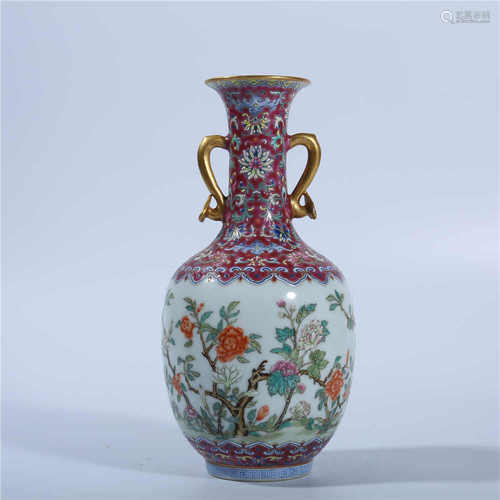 Qing Dynasty Qianlong pastel vase with flower pattern