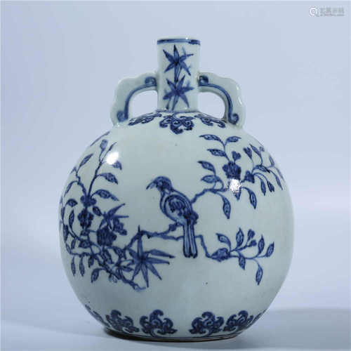 Yongle blue and white flower and bird shaped flat bottle in Ming Dynasty