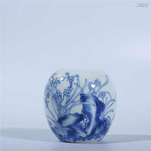 Qing Dynasty Yongzheng blue and white pot