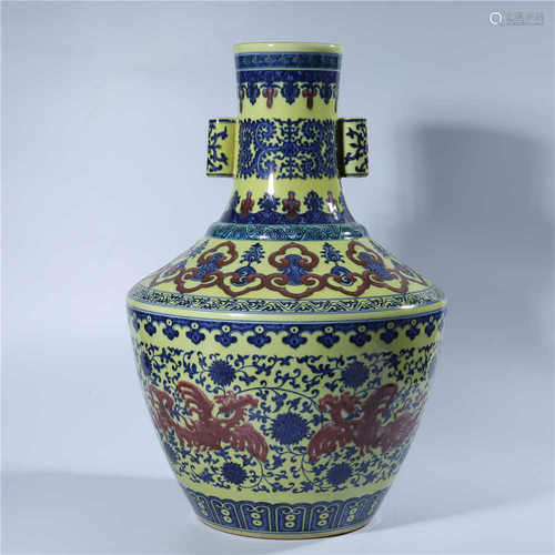 Qianlong pink Phoenix double ear bottle in Qing Dynasty