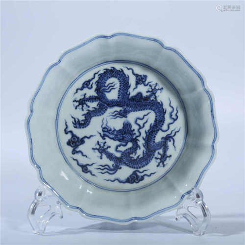 Xuande blue and white dragon plate in Ming Dynasty