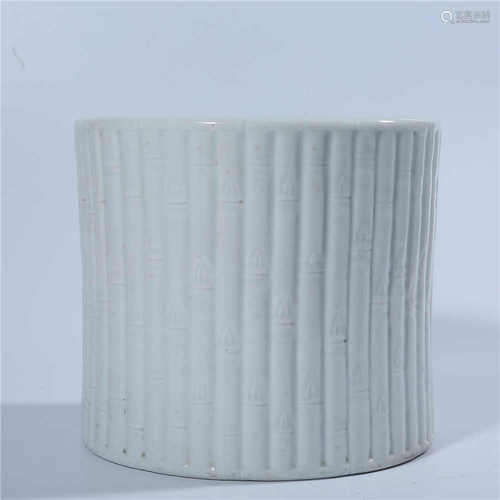 Yongzheng white glaze pen holder in Qing Dynasty