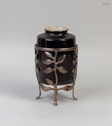 English Designed Chinese Black Glazed Porcelain Water Pot