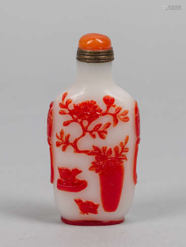 Chinese Old Overlay Glass Snuff Bottle