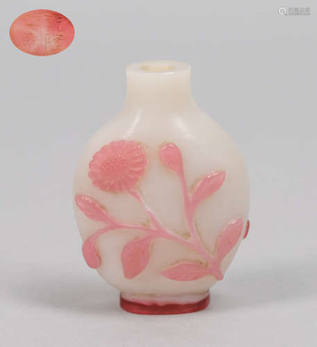 Chinese Overlay Glass Snuff Bottle