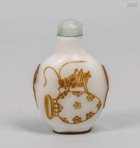 Important Chinese Overlay Glass snuff Bottle