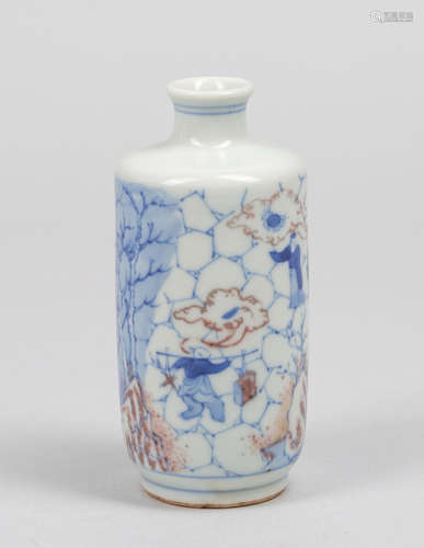 Large Chinese Blue White and Red Porcelain Snuff Bottle