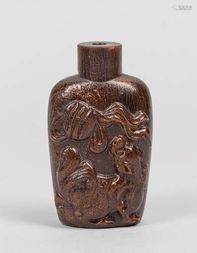 Important Chinese Horn Carved Snuff Bottle