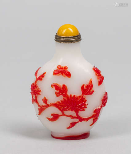 Chinese Overlay Glass Snuff Bottle