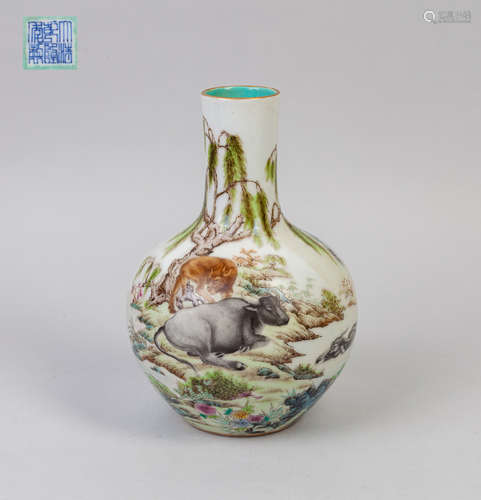 Chinese Hand Painted Famille Rose Porcelain Vase