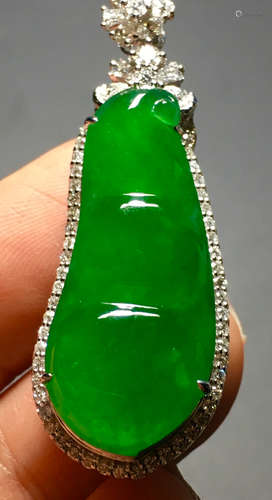 ICY GREEN JADEITE PEA SHAPE PENDANT