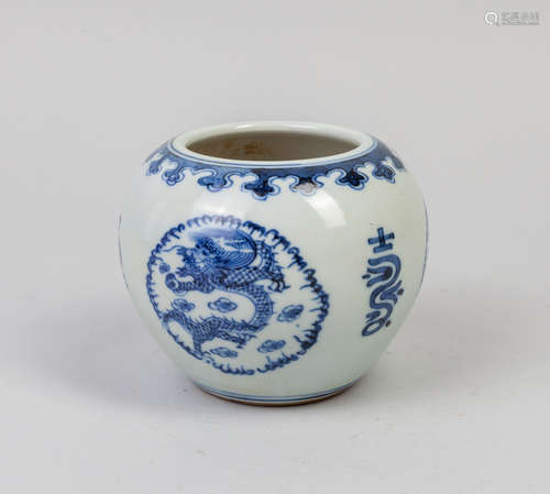 Chinese Blue White Porcelain Dragon Jar