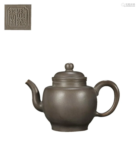 TEAPOT WITH 'QING HE TANG' INSCRIBED