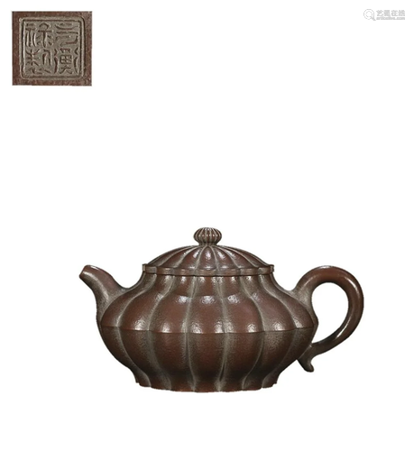 TEAPOT WITH 'FANG HENG LU ZHI' INSCRIBED