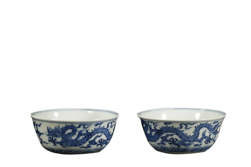 PAIR OF BLUE & WHITE 'DRAGON' CUP