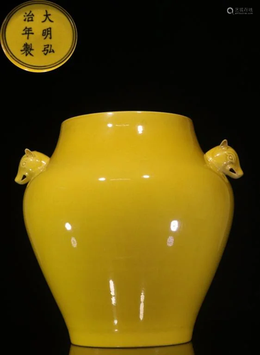 Chinese Hand Paint Yellow Ground Vase,Mark