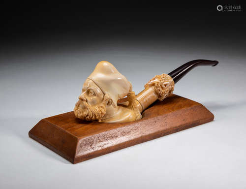 Collectible Old Meerschaum Pipe W/Stand