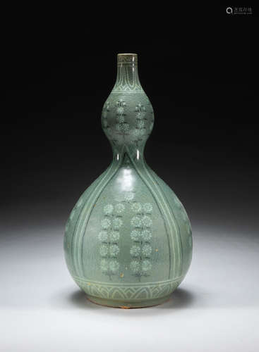 Korean Celadon Glazed Double Gourd Vase