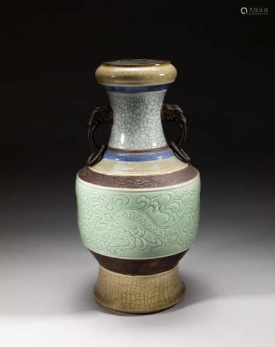 Chinese Celadon Cracked Porcelain Vase
